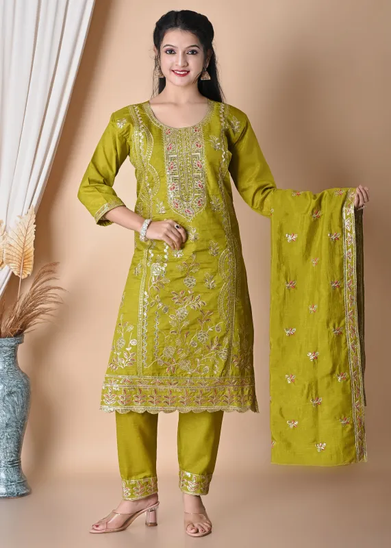 Women’s Ethnic Embroidered Kurti Set